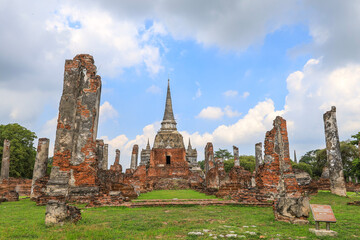 Obraz premium Phra Nakorn Si Ayutthaya,Thailand on July 8,2020:Beautiful pagodas and Ruins of Wat Phra Si Sanphet,Ayutthaya Historical Park