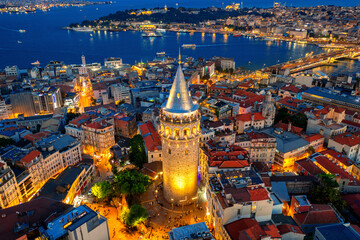 Fototapeta premium Galata tower at night in Istanbul, Turkey.