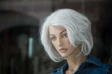 Fototapeta na wymiar Portrait of grey hairs mannequin in a fashion store showroom