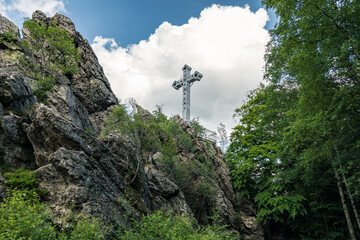 Monschau Richelsley Felsformation und Kreuz im Venn