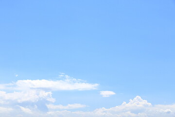	爽やかな青空に白い雲