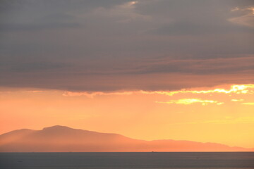 夕日に染まる瀬戸内海