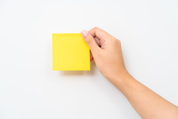 Women hand hold yellow adhesive note - obrazy, fototapety, plakaty