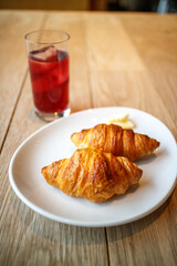 朝食のクロワッサン