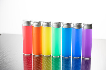 七色のボトル　虹のイメージ