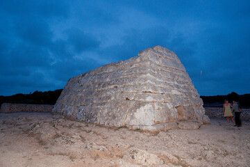 Naveta des Tudons, año  1000 antes de Jesucristo. Ciutadella de Menorca. Islas Baleares. España. © Tolo