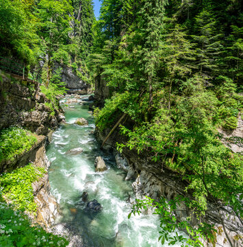 Sch&ouml;nes Bayern: Die wilde Breitachklamm bei Mittenwald - Spaziergang zum Wasserfall.
