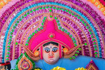 Obraz premium Purulia, West Bengal, India - August 15th 2017 : Colorful Chhau (or chhou) mask of Hindu God , handicrafts on display for sale. Chhau or Chhou is traditional tribal dance festival of India.