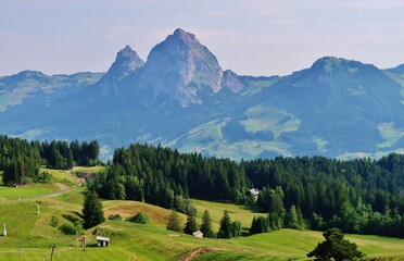 Berglandschaft mit Mythen-Gipfel, Schweiz