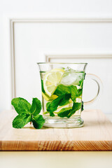 Iced mint tea with lemon.