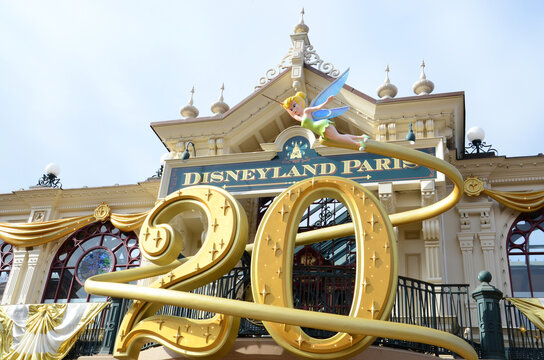 Disneyland Paris 20th Anniversary decoration at entrance