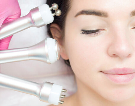Tripolar radiofrequency facelift. Hardware anti-aging procedure. Radio frequency rise. Hardware cosmetology. RF-lifting procedure.