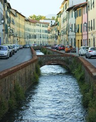 Antico canale nel centro storico di Lucca, Toscana, Italia, Europa