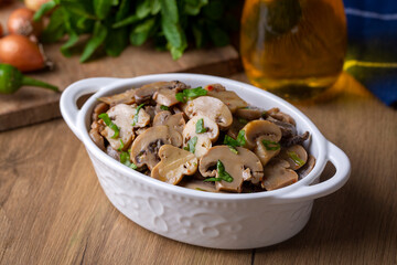 Saute delicious mushrooms (Turkish name; Mantar sote)