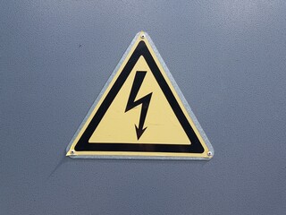 Yellow sign 