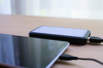 タブレットとモバイルバッテリー３