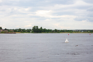 Fototapeta na wymiar sailing on the lake