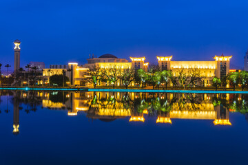 Fototapeta na wymiar fujian museum by west lake at night in fuzhou