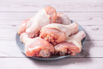 Raw chicken drumsticks on table