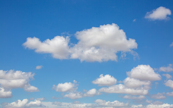 natural phenomenon blue sky with white clouds © Vadim Gnidash