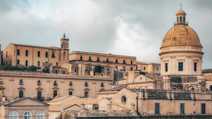 Fototapeta na wymiar Mittelalterliche Stadt von Noto mit vielen berühmten Gebäuden aus dem Barock Renaissance auf Sizilien in Italien in Südeuropa, Reiseziel für Tourismus