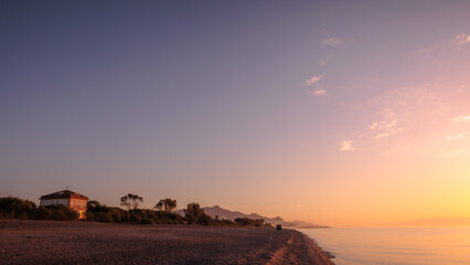 Obraz premium Lovely romantic warm sunrise at the Sicilian East Coast in Italy, Europe 