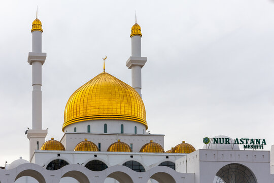 mosque, nur astana, astana, nur sultan, meshiti, kazakhstan, dome, golden, minaret, building, architecture, islam, islamic, landmark, masjid, arch, asia, capital, central asia, city, crescent, culture