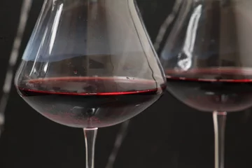 Fotobehang 赤ワインのグラス © theghan
