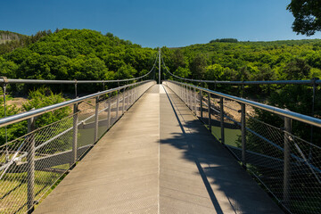 Victor-Neels-Brücke über der Urft im Nationalpark Eifel im Sommer - obrazy, fototapety, plakaty