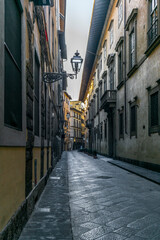 Fototapeta na wymiar An empty alley in Florence in Italy early in the morning