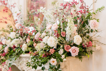 Fototapeta na wymiar Beautiful English Flower Arrangement