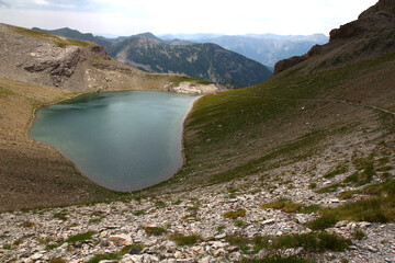 Panoramic view of the Petite Cayolle lake in July (Parc du Mercantour, Haut Verdon,...