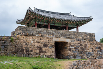 Obraz premium Gongsanseong old Baekje Kingdom fortress in Gongju, South Korea