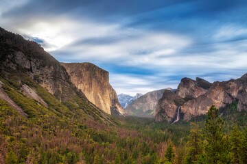Fototapeta na wymiar Long exposure of Yosemite National Park seen from the Tunnel View overlook