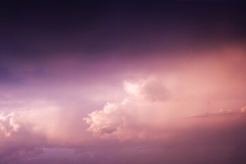 Obraz premium Colored sky, clouds and rooftop view. There are many fluffy clouds in the sky