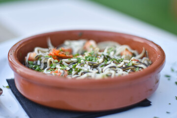 gulas con gambas al ajillo 