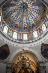 Obraz premium round dome in a catholic church with painted interior