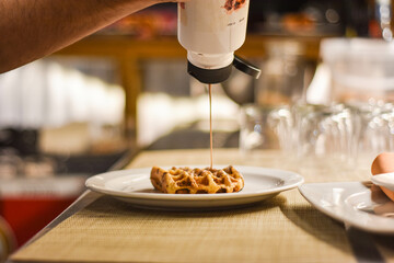 GOFRE EN PLATO CON CHOCOLATE 