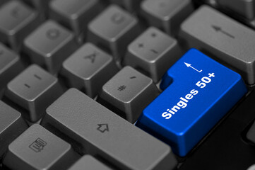 Blaue Enter Taste Singles  50+