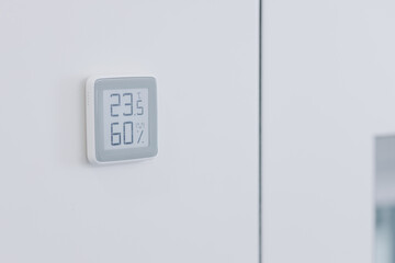 Thermostat programmable for a warm floor on the wall.