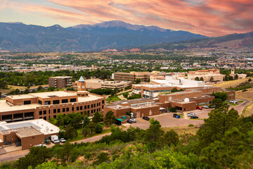 The University of Colorado Colorado Springs Campus During the Day with Pikes Peak and the Rocky Mountains in the Background - obrazy, fototapety, plakaty