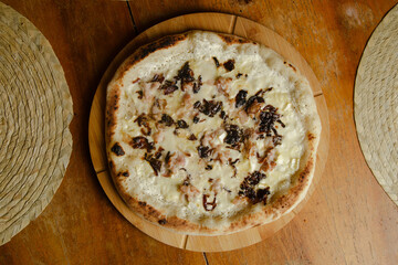 Pizza bianca on wooden table - obrazy, fototapety, plakaty
