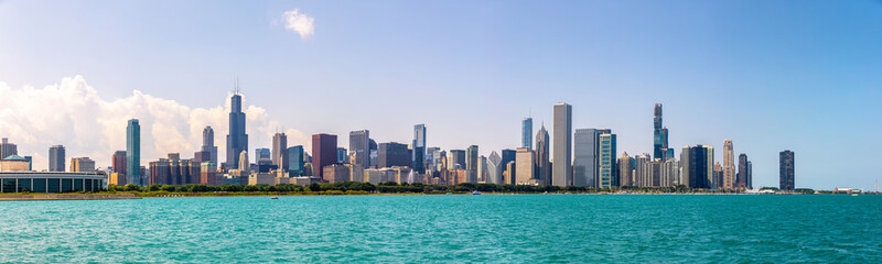 Fototapeta na wymiar Cityscape Chicago at Lake Michigan