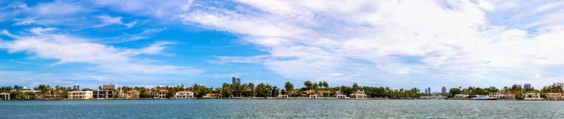 Fototapeta premium Residential buildings in Miami Beach