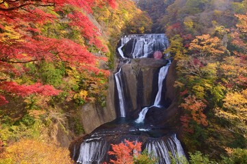 袋田の滝　秋・紅葉の季節