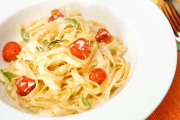 spaghetti with tomato sauce