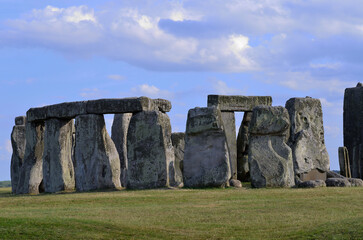 イギリスの古代遺跡　ソールスベリーにあるストーンヘンジ