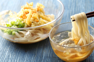 夏の冷やしぶっかけうどん