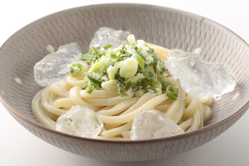 夏の冷やしぶっかけうどん
