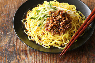 炸醤麺